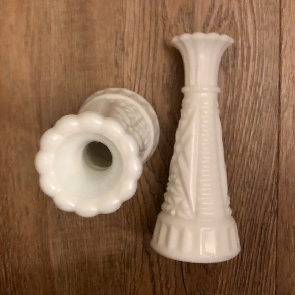 MILK GLASS 2 Vases - Picture 2 of 4